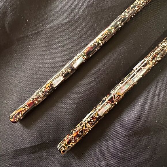 Vintage Japanese painted chopsticks inlaid with abalone in lacquered wooden box - Picture 1 of 15